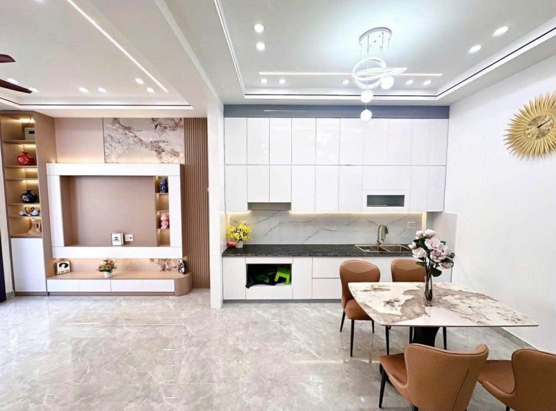 THÁI THỊNH – 39M² – 5 TẦNG – MẶT TIỀN 6M – 8.6 TỶ ( NHÀ THẬT)