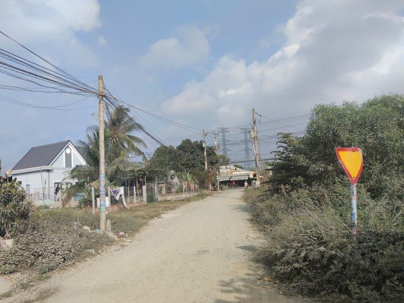 HOT HOT HOT ! Chính Chủ Cần Bán Căn Nhà Liền Quán Cà Phê Sân Vườn Xã Đức Hòa Đông, Đức Hòa, Long An.