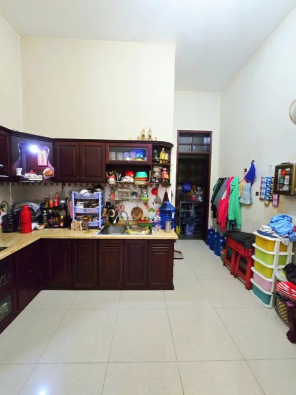 Bán nhà đường Nguyễn Duy Trinh, Phường Long Trường,  Q9, Thủ Đức, TP HCM. DT 154m2,  3 tầng, sổ