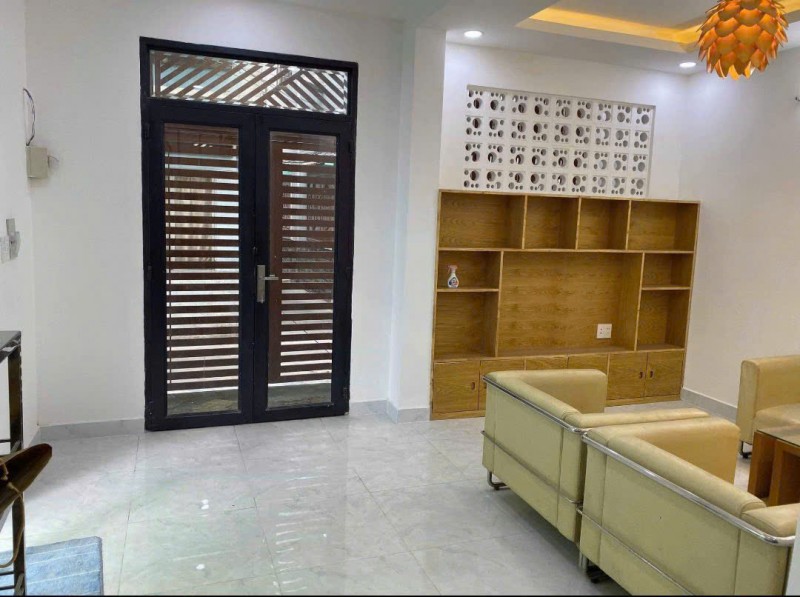 Bán nhà Mặt tiền  hẻm xe hơi sát nhà 
Ngang 6m6  x 8m5 đúc bê tông 
Q4 nhỉnh 5 đ