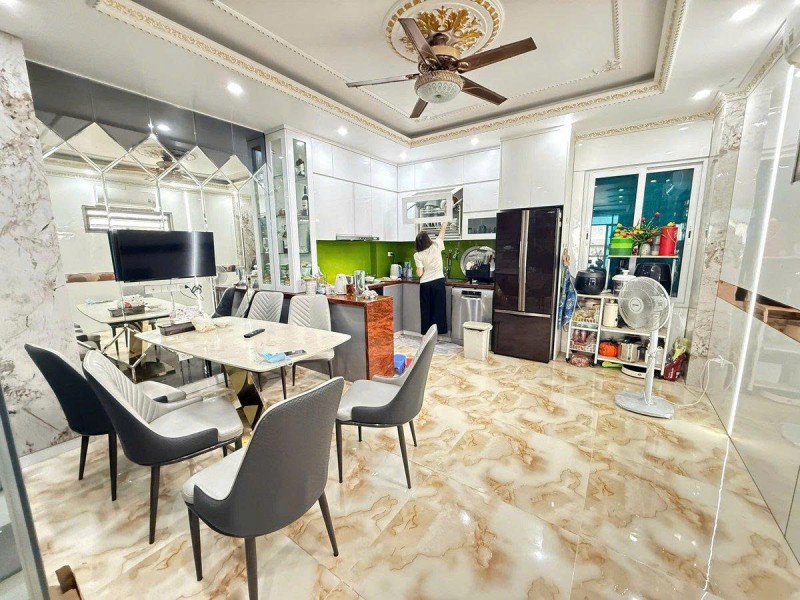 TRUNG TÂM NGOẠI GIAO ĐOÀN, GIỮ GIÁ TRỊ, GIỮ ĐẲNG CẤP

Phố Xuân Đỉnh, 60m², 8 tầng thang máy, mặt