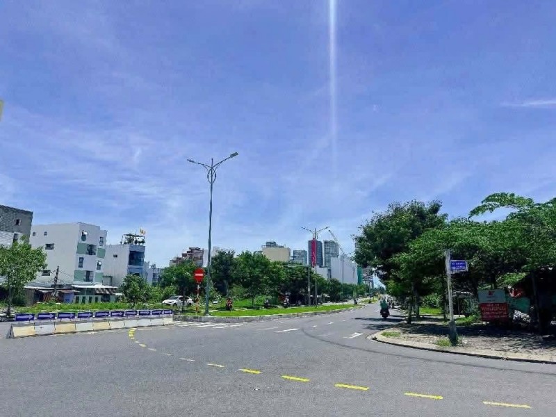 Bán lô đất 3 mặt tiền Sơn Trà, Phó Đức Chính, 299m², sát biển, giá 36 tỷ