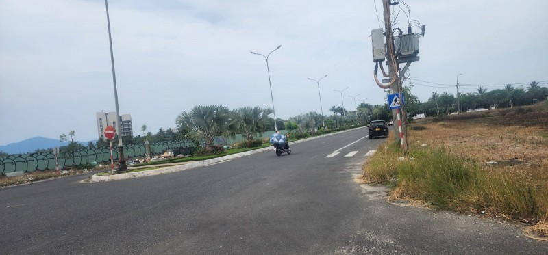 Bán đất mặt tiền 7,5m Sơn Thủy, 112m², tặng nhà, gần bãi tắm, giá 7,5 tỷ