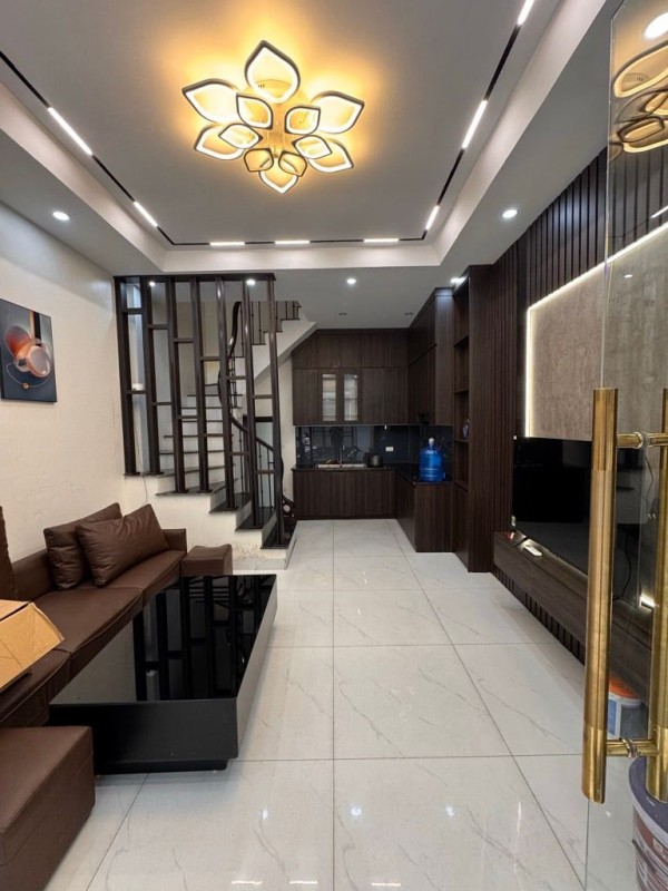 Bán nhà phố Nguyễn Chí Thanh, Ba Đình, ô tô đỗ cửa, nhà xây mới, 35m, 5 tầng, 11 tỷ
