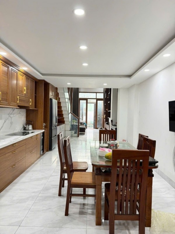Bán nhà 3 tầng đường Tam Châu, Thủ Đức, TP HCM. DT 73m2, sổ hồng. Giá 6.99 tỷ. LH 0933125879