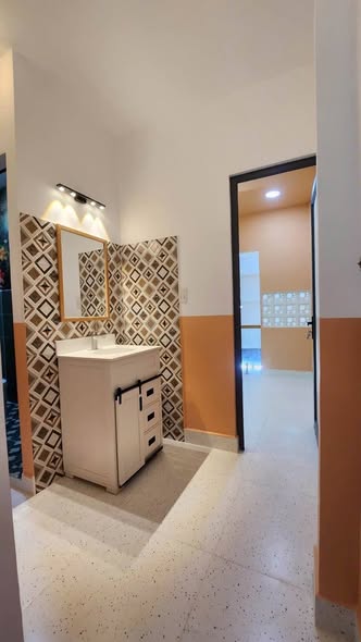 NHÀ MỚI LÔ GÓC VỪA Ở VỪA KINH DOANH CHỈ 100TR/M2 - HẺM THÔNG TỨ TUNG - NỞ HẬU TÀI LỘC - VÀI BƯỚC RA