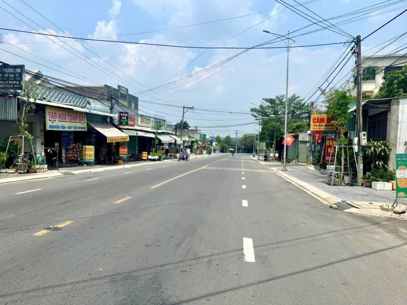 BÁN NHÀ XƯỞNG GÓC 2 MẶT TIỀN – DÒNG TIỀN SẴN Vị trí: Nguyễn Thị Tươi – Dĩ An, tỉnh Bình Dương