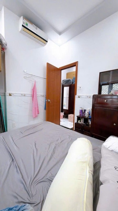 Nhà mới 100% ,nằm trên đường số 35  Khánh Hội  quận 4.khu dân cư hiện hữu,Giá chỉ có 5 tỷ 7.