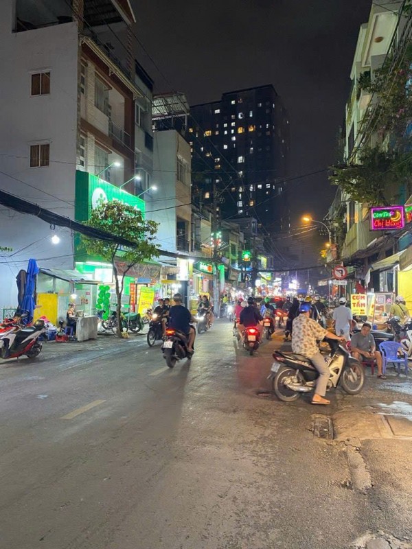 Nhà mặt tiền Tôn đản quận 4,cách chợ cầu cống vài bước chân giá mềm 5 tỷ 8