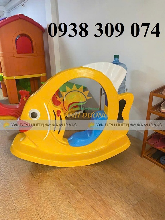 Bập bênh nhựa cá vàng mầm non, bập bênh cá vàng cho trẻ
