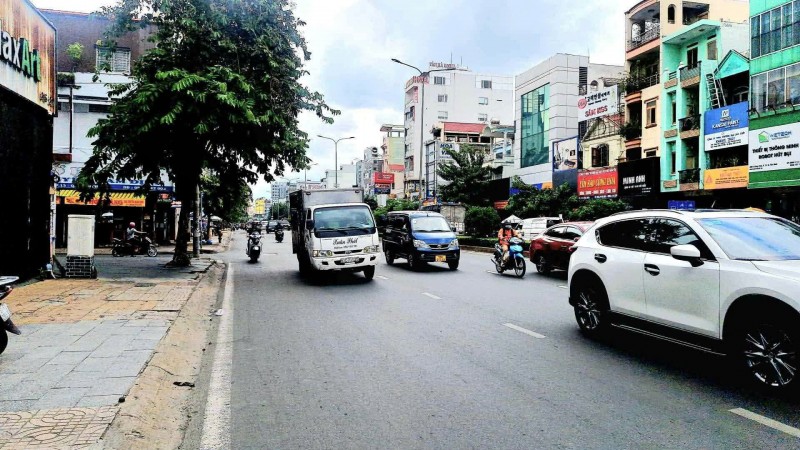 Bán nhà Mặt tiền Cộng Hòa - gần Ấp Bắc, ETOWN, 3,5x22,5m, 3 Tầng, 1 đời chủ, hạ 18,4 tỷ.