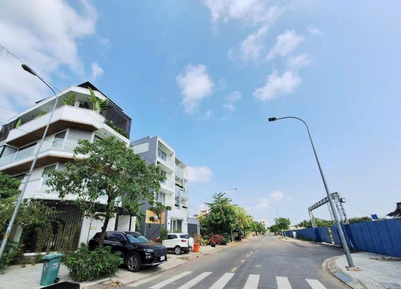 Đất nền 95m hẻm xe hơi cạnh Lê Văn Lương, 7.2 tỷ, xây tự do
