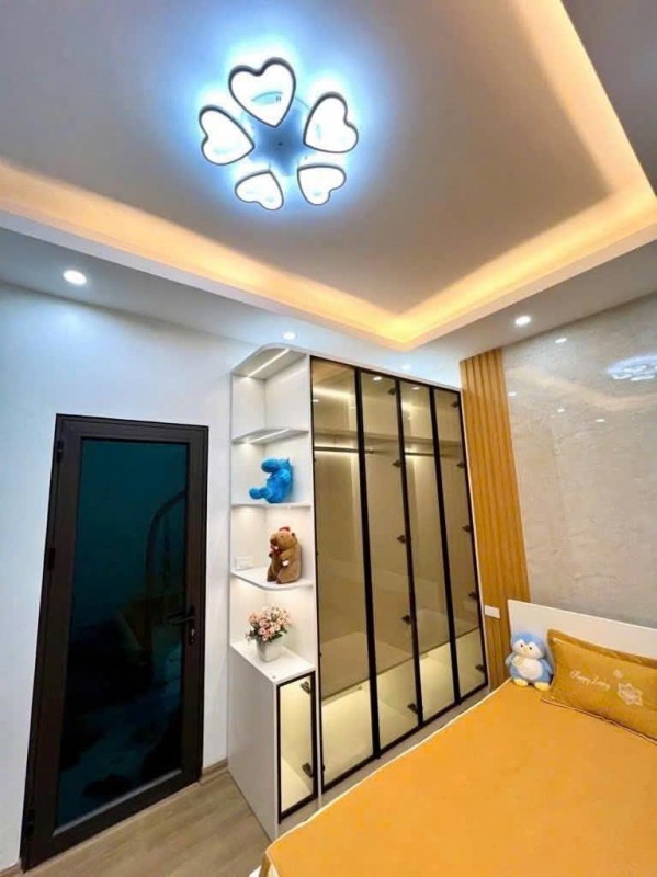 NHÀ NHỎ XINH - 5 TẦNG ĐỦ CÔNG NĂNG SỬ DỤNG - MẶT TIỀN ĐẸP - GẦN Ô TÔ - VIEW THOÁNG TRƯỚC MẶT - SỔ