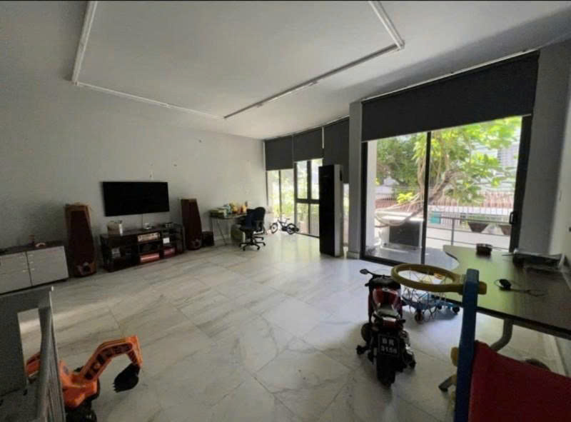 Bán nhà Biệt thự Hẻm 8m Yên Thế - giao Hồng Hà,  6,5x26m, 4 Tầng - 6PN, chỉ 26,9 Tỷ.