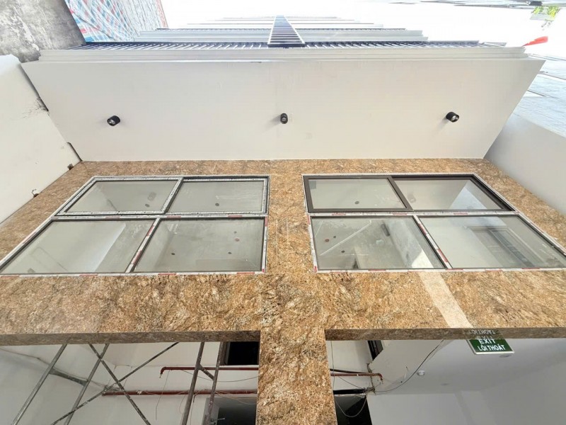 GÀ ĐẺ TRỨNG VÀNG