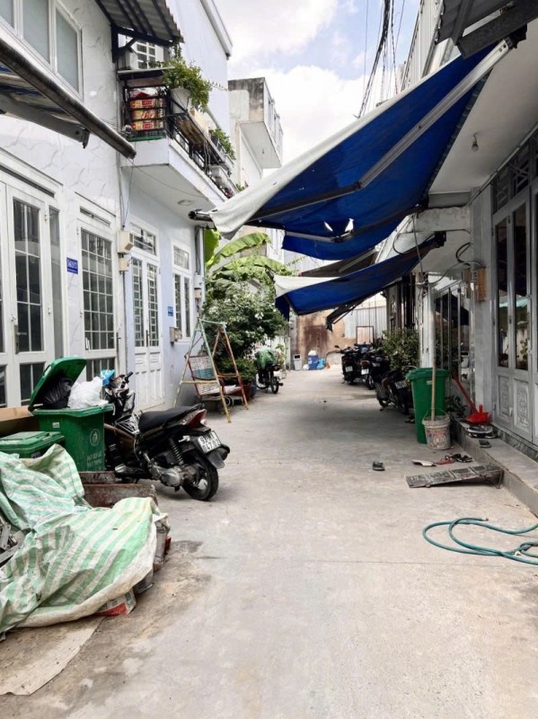 Bán nhà  hẻm 4m Nguyễn Văn Quá - gần Trường Chinh, 7,3x18m, Cấp 4 - 1 đời chủ, 5,4 Tỷ.