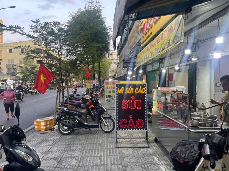 Quận 10 !  SANG QUÁN MÌ TƯƠI SỦI CẢO, Đẹp Lắm, MT Sư Vạn Hạnh , MT  Phố Ẩm Thực, Tầng Trệt CC Ngô