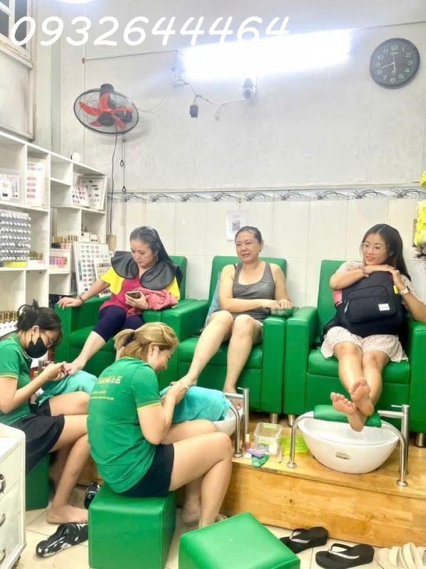 CẦN SANG TIỆM NAIL PHÚ NHUẬN  VỊ TRÍ ĐẸP, KHÁCH ỔN ĐỊNH