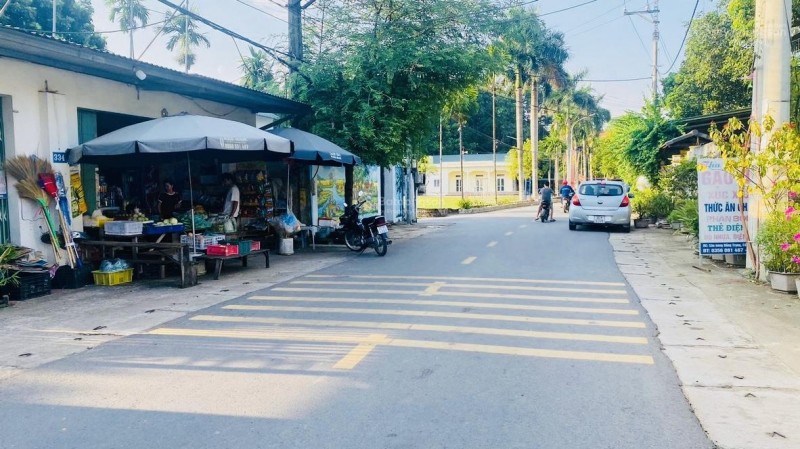Gấp! Mặt đường 100m2 lô góc, ô tô tránh, sát QL21 giá chỉ nhỉnh 2 tỷ, SĐCC siêu mẫu, MT rộng
