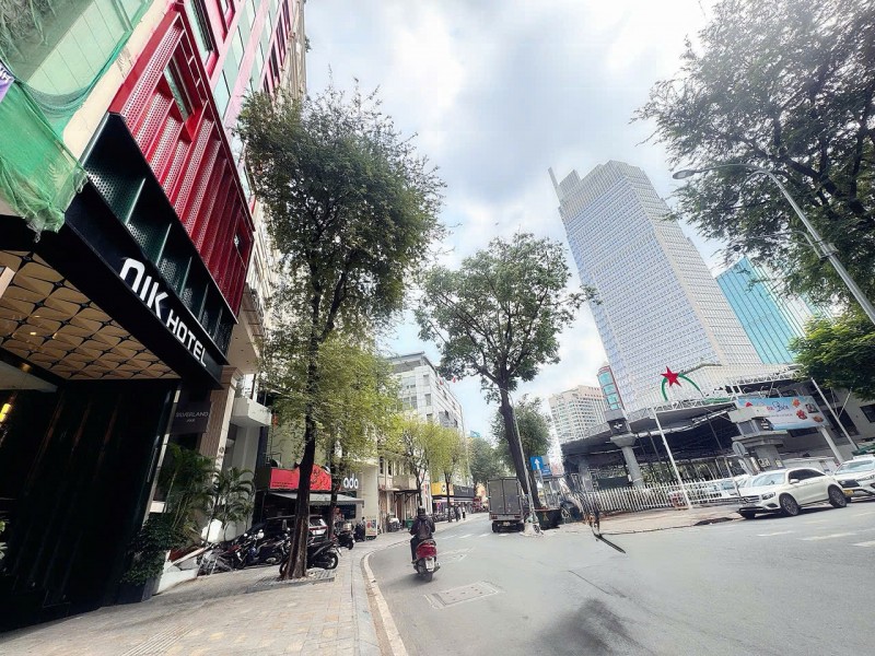 BÁN SIÊU PHẨM TÒA NHÀ 8 TẦNG CÓ HẦM MẶT TIỀN Đ.ĐÔNG DU, QUẬN 1- DT 77M2- VIEW TRIỆU ĐÔ NGẮM TOÀN