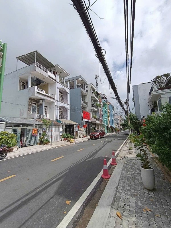 Quận 7, Ngay cầu Phú Mỹ. 4x18m. Đường 12m. Chỉ 11 tỷ 6. Bán Gấp