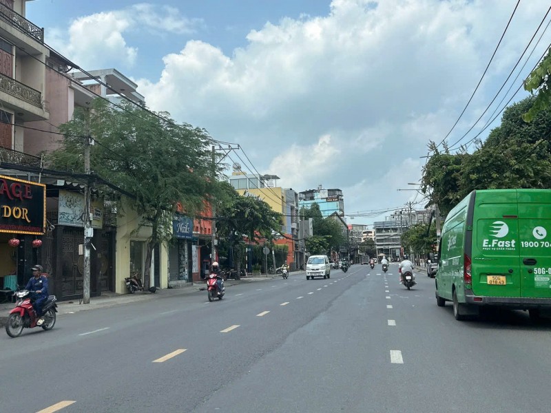 Nhỉnh 13 tỷ có nhà 6 lầu đẹp ngang 4.3m 73m2 hẻm 183 Nguyễn Văn Khối tặng NT kèm T.máy.