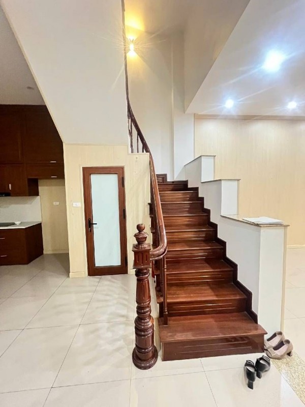 Bán nhà Gia Quất Ngọc Lâm- Sát Phố- Full NT- 50m 5 tầng - oto tránh - nhỉnh 12 tỷ