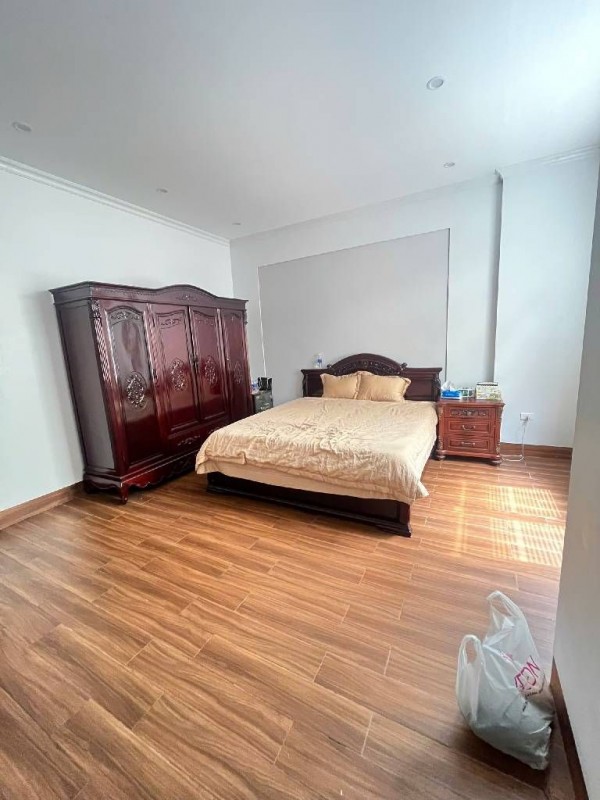 Bán nhà Gia Quất Ngọc Lâm- Sát Phố- Full NT- 50m 5 tầng - oto tránh - nhỉnh 12 tỷ