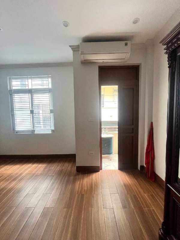 Bán nhà Gia Quất Ngọc Lâm- Sát Phố- Full NT- 50m 5 tầng - oto tránh - nhỉnh 12 tỷ