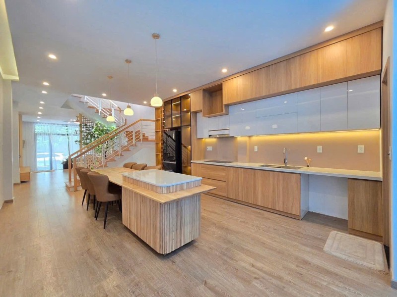 Bán tòa căn hộ Trưng Nữ Vương, Hải Châu, 200m2, 28 phòng, doanh thu 160tr/tháng
