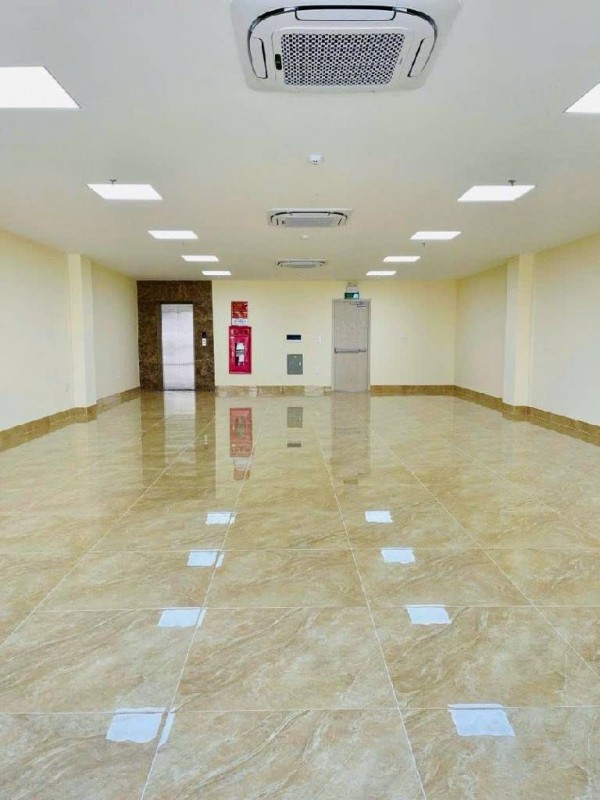 Bán nhà đẹp Nguyễn Sơn- Kinh doanh- Gara- 110m 6 tầng  Thang máy full Nội thất 36 tỷ(TL)