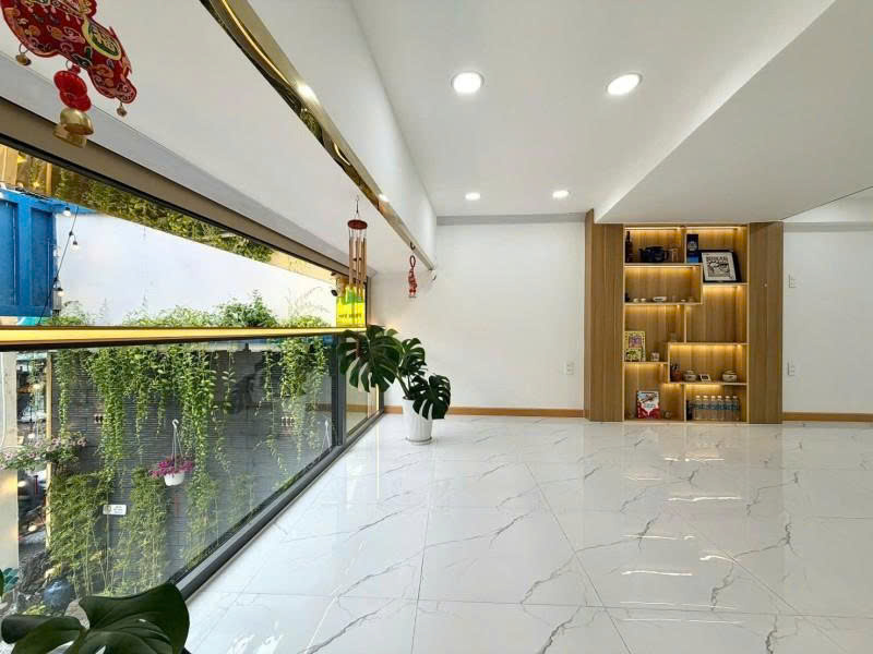 Bán nhà Mặt tiền Phan Văn Trị - gần Phạm Văn Đồng, 5,3x18m, 5 tầng mới, 5PN, hạ 11,6 Tỷ.