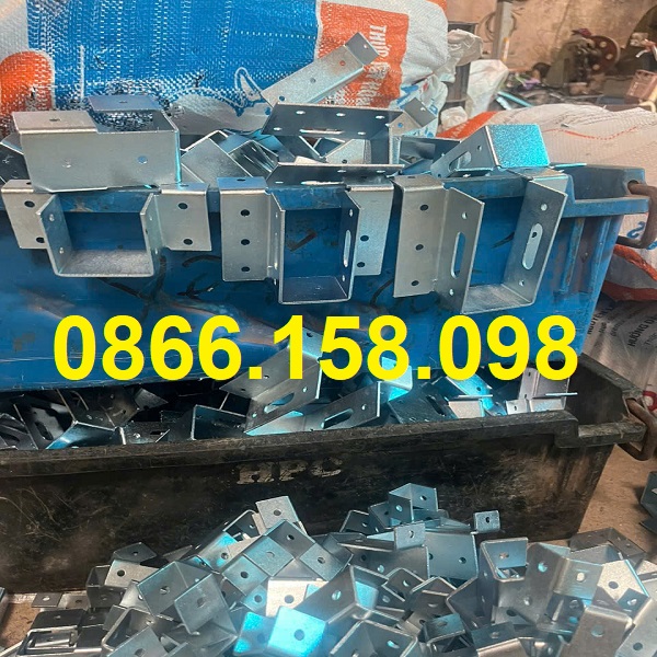 Các loại bas U xà gồ vuông hàng mạ, bát sắt chữ U tại xưởng