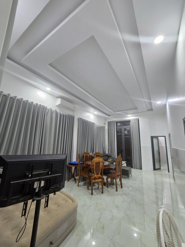 Bán Biệt Thự sân vườn đường Trường lưu, Long Trường, Q9, Thủ Đức, TP HCM. DT 624m2, SHR. Giá 15,3