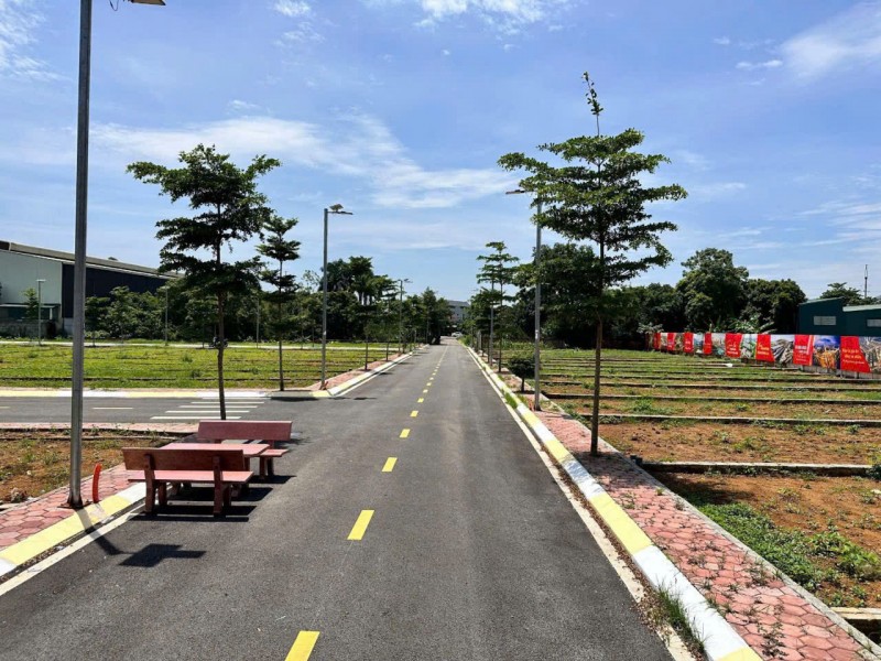Bán đất thổ cư sổ đỏ 100m2, mặt tiền 6m, đường 21A, Phú Cát, Quốc Oai, Hà Nội. Giá 3.9 tỷ. LH: