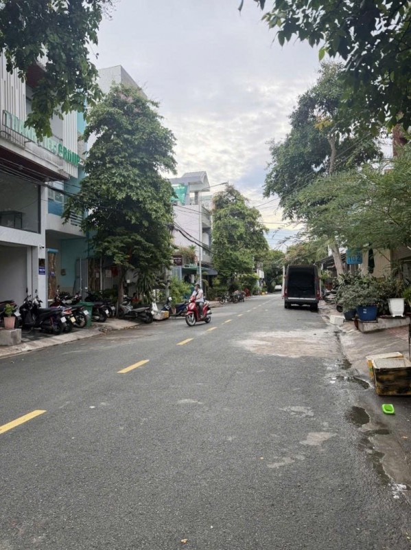 Bán nhà Mặt tiền Lê Cao Lãng - giao Văn Cao, ChợTân Hương, 4.3x10,5m, 2 tầng - 2PN, 5,8 tỷ