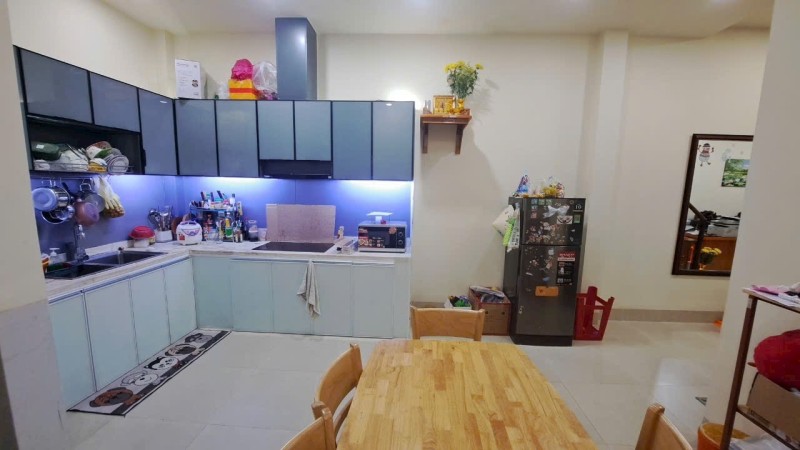 Bán nhà mặt phố đường Lò Lu, Q.9, Thủ Đức, TP HCM. DT 68m2, 4 tầng, sổ hồng riêng, giá 6,95 tỷ.