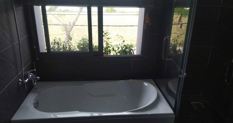 Bán Nhà Mặt Tiền Gần Biển 140m², 2 tầng, MT Nguyễn Phạm Tuân, Giá 10,7 Tỷ