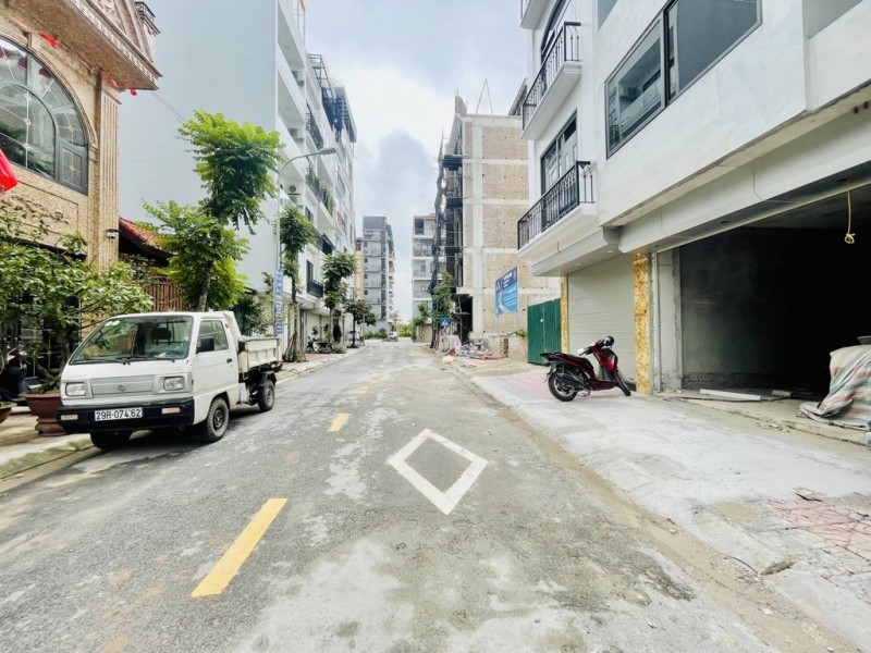 Ngọc thụy cạnh công viên Long Biên 11 tỷ 60m ô tô vỉa hè cạnh nhà