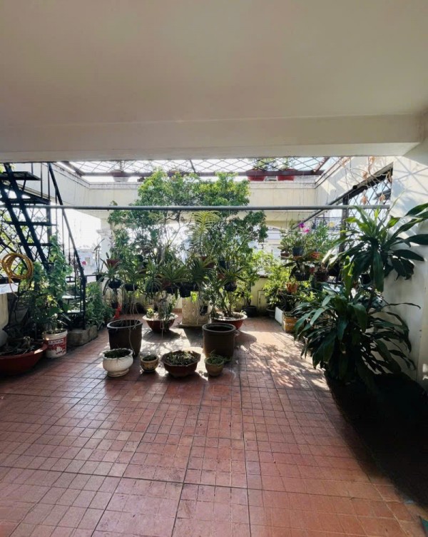 Bán nhà VỊ TRÍ ĐẸP HXT ngang 5.3m 122m2 CMT8 KD buôn bán gần BV Thống Nhất sát 19 tỷ.
