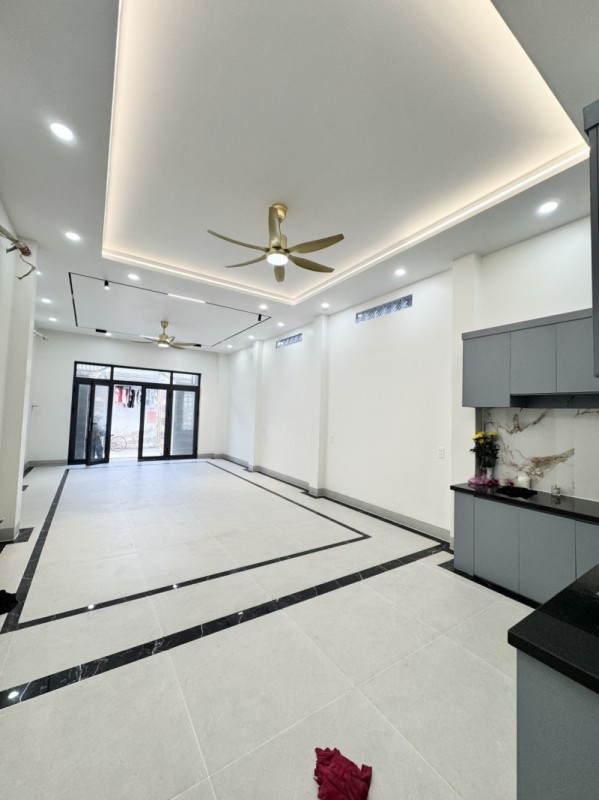 Bán nhà mặt phố đường Số 10, Tam Bình, Thủ Đức, TP HCM. DT 100m2, 2 tầng, giá 7.9 tỷ, sổ hồng riêng.