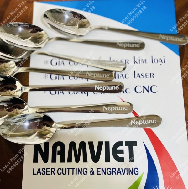 Gia công khắc laser lên dao - muỗng - nĩa theo yêu cầu