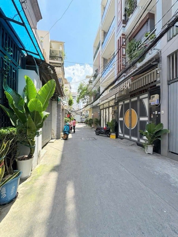 Nhà Mới Tinh  Hẻm Xe Hơi - Gò  Dầu - Tân  Quý – Tân  Phú- 3 Tầng Kiên Cố  - Nhỉnh 6 Tỷ