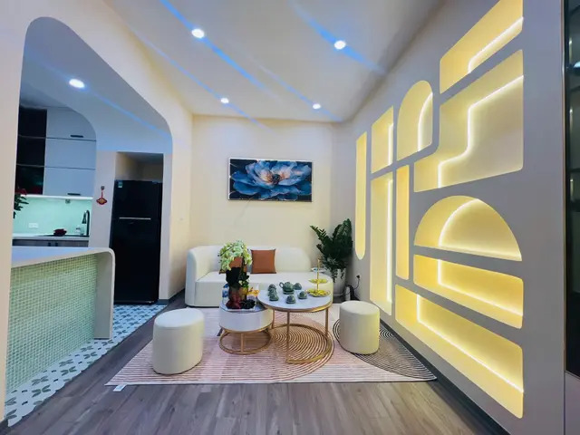 Bán nhà đẹp Việt Hưng- Sát Phố- Thang máy- Ô tô- 50m 6 tầng hơn 10 tỷ(TL)