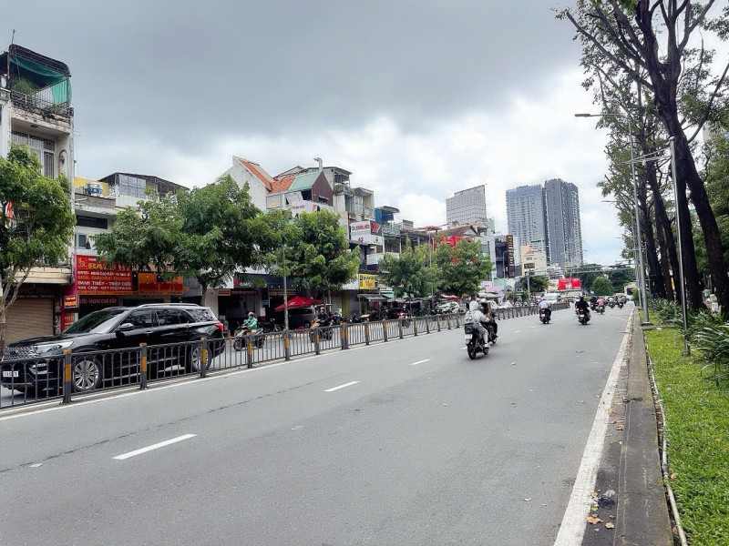 DUY NHẤT NHÀ BÁN MẶT TIỀN 40M ĐƯỜNG LÝ THÁI TỔ, QUẬN 3 - DT 74M2 - NHÀ 2 MẶT TIỀN TRƯỚC & VỪA Ở VỪA