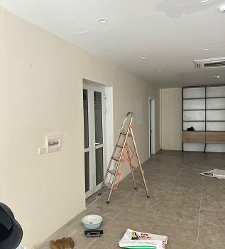 Cho thuê Tầng 1 (DT 70m2 ) KD & làm văn phòng, showroom, toà nhà số 10 ngõ 1194 đường Láng.