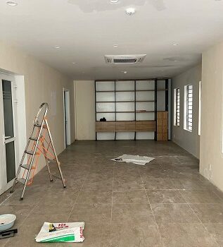 Cho thuê Tầng 1 (DT 70m2 ) KD & làm văn phòng, showroom, toà nhà số 10 ngõ 1194 đường Láng.