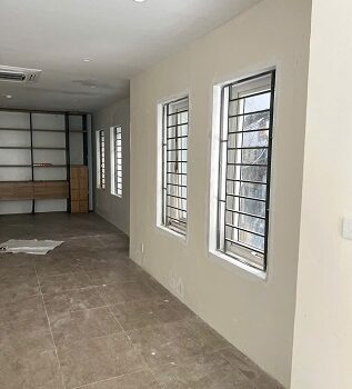 Cho thuê Tầng 1 (DT 70m2 ) KD & làm văn phòng, showroom, toà nhà số 10 ngõ 1194 đường Láng.