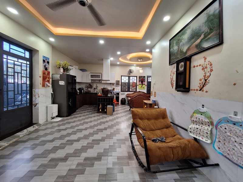 Bán nhà Quốc Lộ 13, Hiệp Bình Phước, Thủ Đức, TP HCM. DT 104m2,  2 tầng, SH. Giá 7,75  tỷ.