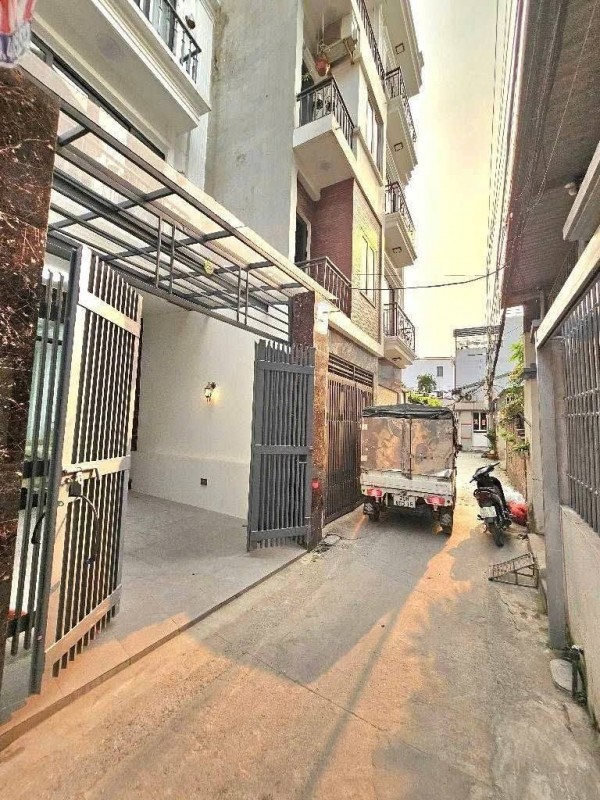 Cơ Hội Vàng B.á.n Gấp Mảnh Đất Việt Hưng 50m2-hơn 8 tỷ-Ô TÔ-NGÕ THÔNG-SỔ VUÔNG-NỞ HẬU NHẸ